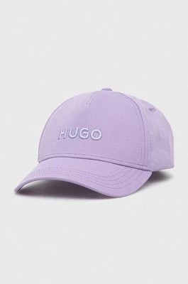Zdjęcie produktu HUGO czapka z daszkiem bawełniana kolor fioletowy z aplikacją