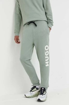 Zdjęcie produktu HUGO spodnie dresowe bawełniane kolor zielony z nadrukiem 50473211