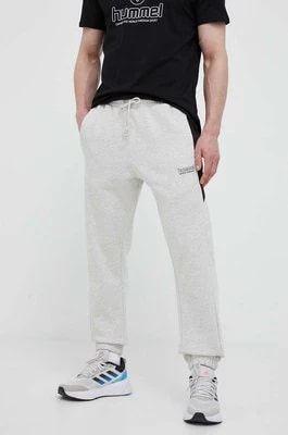 Zdjęcie produktu Hummel spodnie dresowe bawełniane kolor szary gładkie