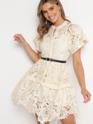 Zdjęcie produktu Jasnobeżowa Koronkowa Sukienka Koszulowa Mini z Paskiem Nilira