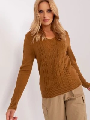 Zdjęcie produktu Jasnobrązowy damski sweter z warkoczami z dekoltem V