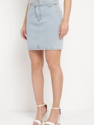 Zdjęcie produktu Jasnoniebieska Jeansowa Spódnica Mini z Ozdobnym Paskiem z Okrągłą Klamrą Velesia