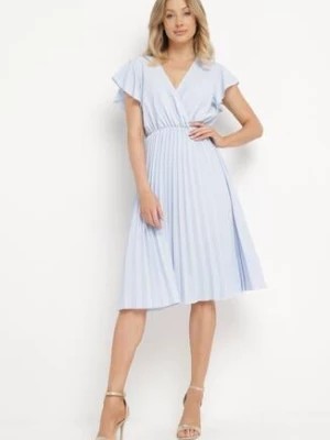 Zdjęcie produktu Jasnoniebieska Rozkloszowana Sukienka Midi z Kopertową Górą i Plisowanym Dołem Alissu