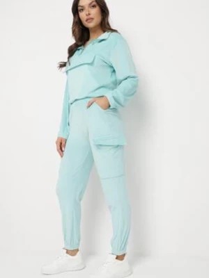 Zdjęcie produktu Jasnoniebieski Welurowy Komplet Dresowy Bluza z Ozdobną Kieszenią i Luźne Spodnie z Kieszeniami Whisperia
