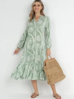 Zdjęcie produktu Jasnozielona Sukienka Oversize z Falbaną na Dole i Ornamentalnym Wzorem Amycia