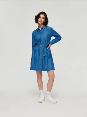 Zdjęcie produktu Jeansowa sukienka koszulowa z wiązaniem niebieska House