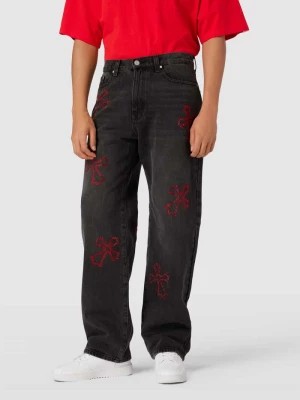 Zdjęcie produktu Jeansy o kroju baggy fit z kamieniami stras CRUCIFIX BLING w czerwonym kolorze REVIEW