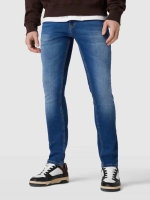 Zdjęcie produktu Jeansy o kroju slim fit z detalami z logo model ‘SCANTON’ Tommy Jeans