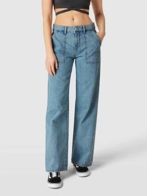 Zdjęcie produktu Jeansy o kroju straight fit z dużymi, wpuszczanymi kieszeniami Gina Tricot