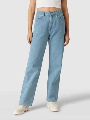 Zdjęcie produktu Jeansy o luźnym kroju z naszywką z logo Tommy Jeans