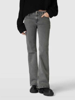 Zdjęcie produktu Jeansy o rozkloszowanym kroju z postrzępionym pasem model ‘SOPHIE’ Tommy Jeans