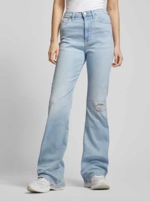 Zdjęcie produktu Jeansy o rozkloszowanym kroju z przetarciami model ‘SYLVIA’ Tommy Jeans