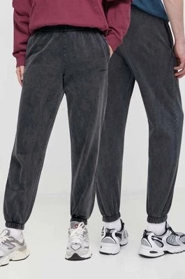 Zdjęcie produktu Kaotiko spodnie dresowe kolor szary gładkie