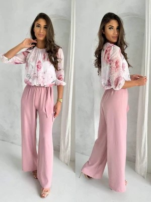 Zdjęcie produktu Kombinezon elegancki spodnie dzwony pudrowy róż góra 3/4 rękaw pudrowa w kwiaty Lizzy PERFE