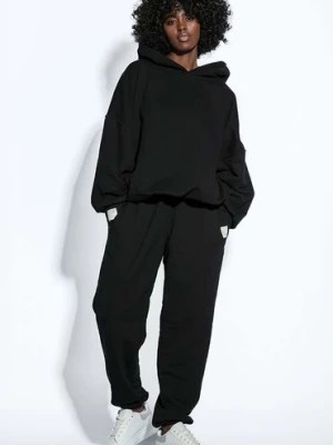 Zdjęcie produktu Komplet dresowy czarny- bluza z kapturem i spodnie dresowe Fobya