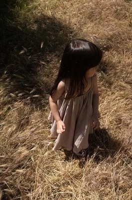 Zdjęcie produktu Konges Sløjd sukienka bawełniana dziecięca kolor brązowy mini rozkloszowana