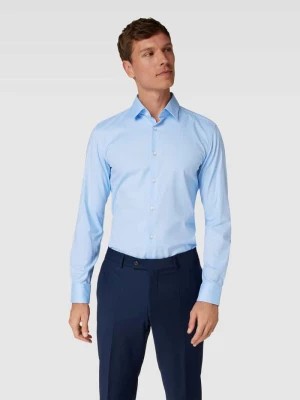 Zdjęcie produktu Koszula biznesowa o kroju slim fit z kołnierzykiem typu kent model ‘HANK’ Boss