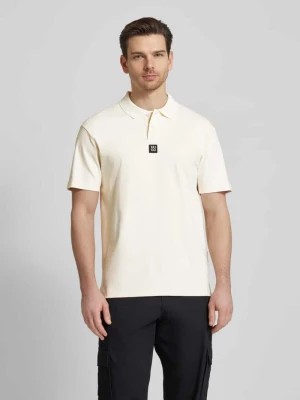 Zdjęcie produktu Koszulka polo o kroju regular fit z naszywką logo model ‘Deabono’ HUGO