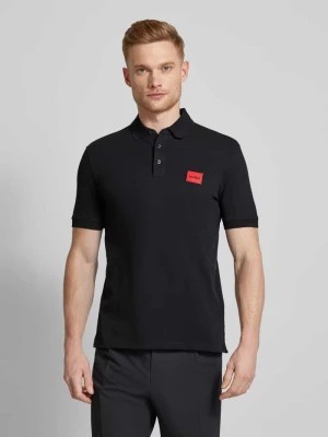 Zdjęcie produktu Koszulka polo o kroju regular fit z naszywką z logo model ‘Dereso’ HUGO