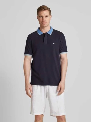 Zdjęcie produktu Koszulka polo o kroju regular fit z obszyciem w kontrastowym kolorze FYNCH-HATTON