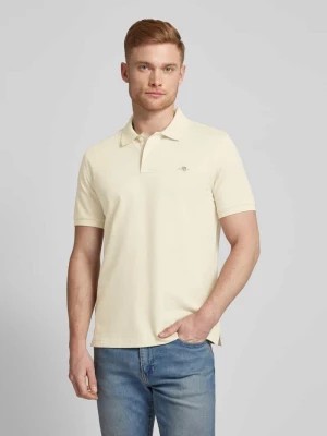 Zdjęcie produktu Koszulka polo o kroju regular fit z wyhaftowanym logo model ‘SHIELD’ Gant