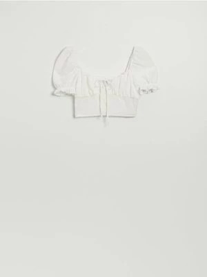 Zdjęcie produktu Krótka bluzka z bufiastym rękawem biała House