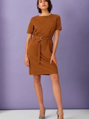 Zdjęcie produktu Krótka sukienka damska z paskiem - brązowa Greenpoint