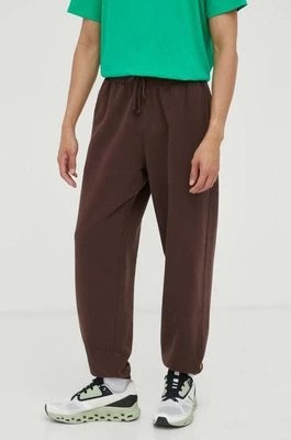Zdjęcie produktu Levi's spodnie dresowe bawełniane kolor brązowy gładkie