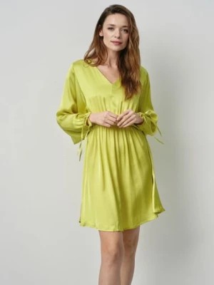 Zdjęcie produktu Limonkowa sukienka mini z bufiatymi rękawami OCHNIK