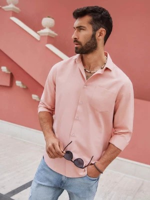 Zdjęcie produktu Męska koszula z kieszenią REGULAR FIT - różowa V5 OM-SHCS-0148
 -                                    L