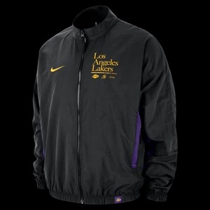 Zdjęcie produktu Męska kurtka z tkaniny z grafiką Nike NBA Los Angeles Lakers DNA Courtside - Czerń