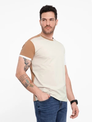 Zdjęcie produktu Męski t-shirt z elastanem z kolorowymi rękawami - brązowy V1 OM-TSCT-0176
 -                                    XL
