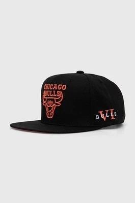 Zdjęcie produktu Mitchell&Ness czapka z daszkiem bawełniana NBA CHICAGO BULLS kolor czarny z aplikacją