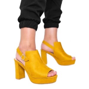 Zdjęcie produktu Musztardowe sandały na słupku Lordly żółte Inna marka