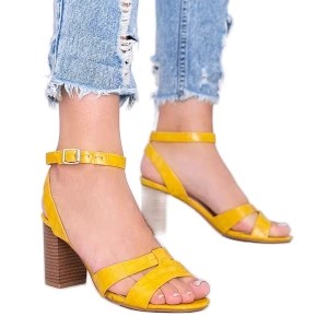 Zdjęcie produktu Musztardowe sandały na słupku Phoebo żółte Inna marka