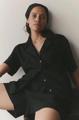 Zdjęcie produktu MUUV. koszula z domieszką lnu POCHE damska kolor czarny relaxed z kołnierzykiem klasycznym