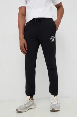 Zdjęcie produktu New Balance spodnie dresowe kolor czarny z nadrukiem MP31515BK-5BK