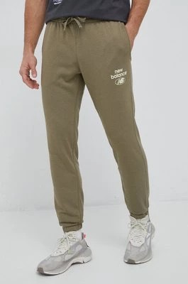 Zdjęcie produktu New Balance spodnie dresowe kolor zielony z nadrukiem