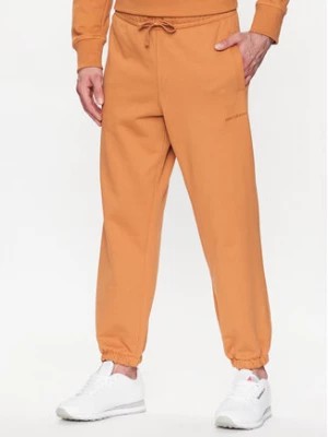 Zdjęcie produktu New Balance Spodnie dresowe MP23551 Pomarańczowy Relaxed Fit