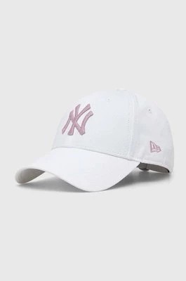 Zdjęcie produktu New Era czapka z daszkiem bawełniana kolor biały z aplikacją NEW YORK YANKEES