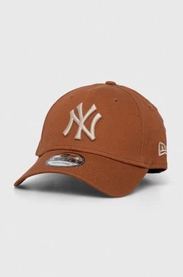 Zdjęcie produktu New Era czapka z daszkiem bawełniana kolor brązowy z aplikacją NEW YORK YANKEES