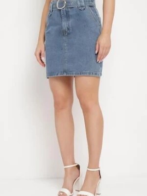 Zdjęcie produktu Niebieska Jeansowa Spódnica Mini z Ozdobnym Paskiem z Okrągłą Klamrą Velesia