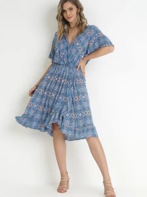 Zdjęcie produktu Niebieska Kopertowa Sukienka Midi z Gumkami w Pasie i Falbanką z Wiskozy Lochla
