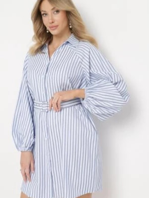 Zdjęcie produktu Niebiesko-Biała Koszulowa Sukienka w Paski z Paskiem i Metalową Klamrą Elaratia