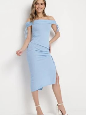 Zdjęcie produktu Niebieska Sukienka Midi Dopasowana z Hiszpańskim Dekoltem i Rozcięciem Sadille