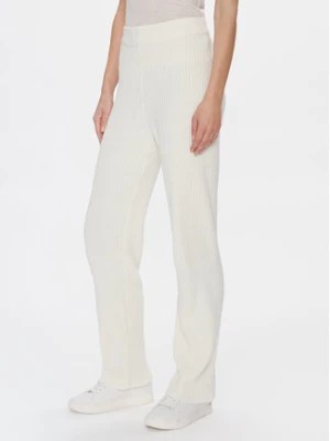 Zdjęcie produktu Outhorn Spodnie dresowe OTHAW23TTROF492 Biały Regular Fit