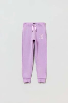 Zdjęcie produktu OVS spodnie dresowe bawełniane dziecięce kolor fioletowy z nadrukiem