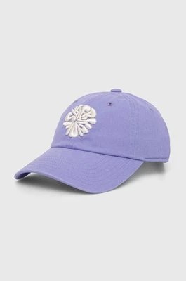 Zdjęcie produktu Peak Performance czapka z daszkiem bawełniana kolor fioletowy z aplikacją