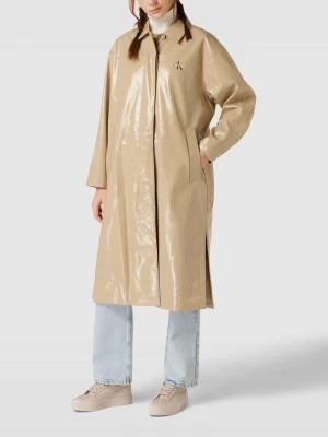 Zdjęcie produktu Płaszcz z nadrukiem z logo model ‘OVERSIZED COATED COAT’ Calvin Klein Jeans