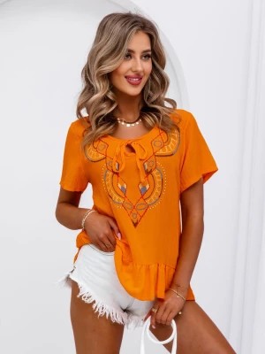 Zdjęcie produktu Pomarańczowa bluzka z ozdobnym haftem i baskinką Iluse - pomarańczowy Pakuten